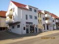 Modernes Wohn-Geschäftshaus